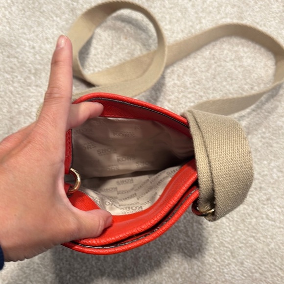 Michael Kors Orange and Tan Crossbody Bag with Gold Emblem - Picture 4 of 6